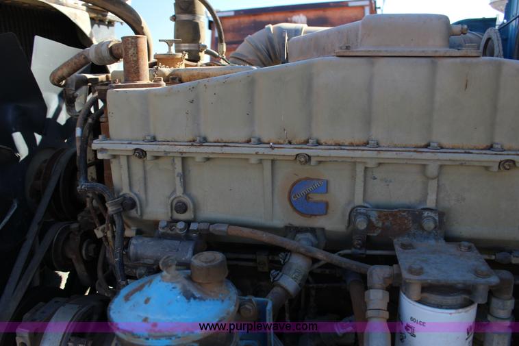 image for item L6674 1986 Peterbilt 359 water truck
