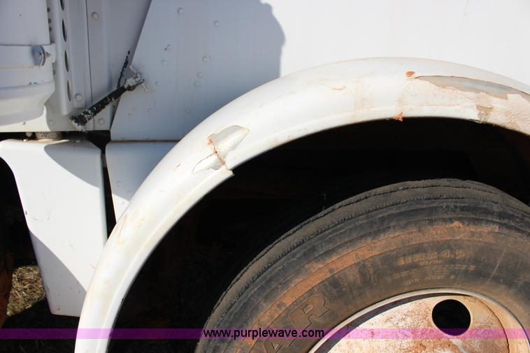 image for item L6674 1986 Peterbilt 359 water truck