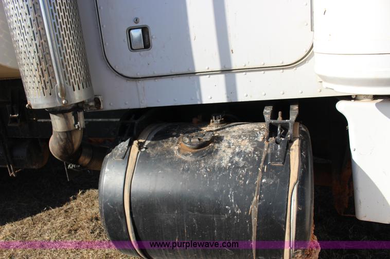 image for item L6674 1986 Peterbilt 359 water truck