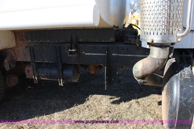 image for item L6674 1986 Peterbilt 359 water truck