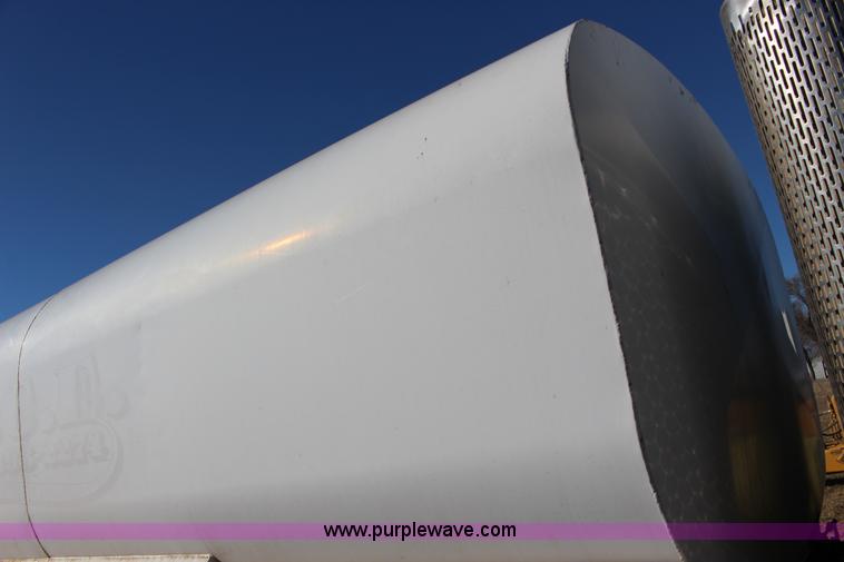 image for item L6674 1986 Peterbilt 359 water truck