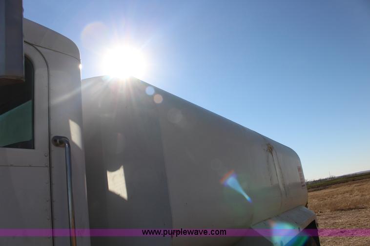 image for item L6674 1986 Peterbilt 359 water truck