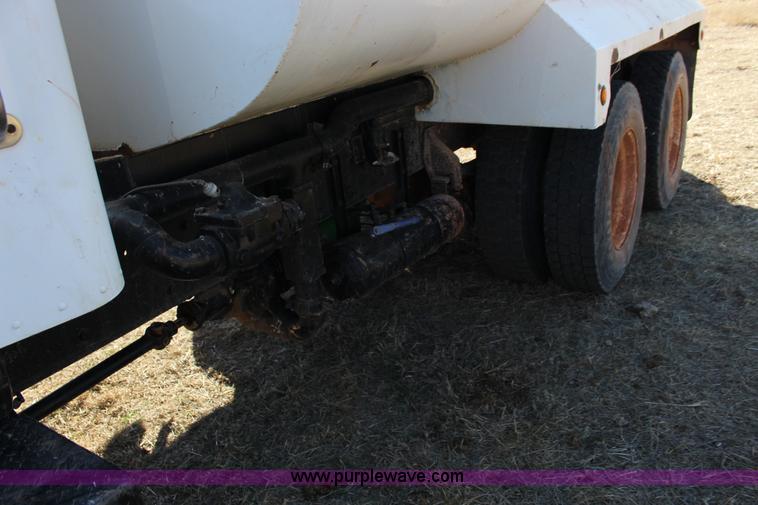 image for item L6674 1986 Peterbilt 359 water truck
