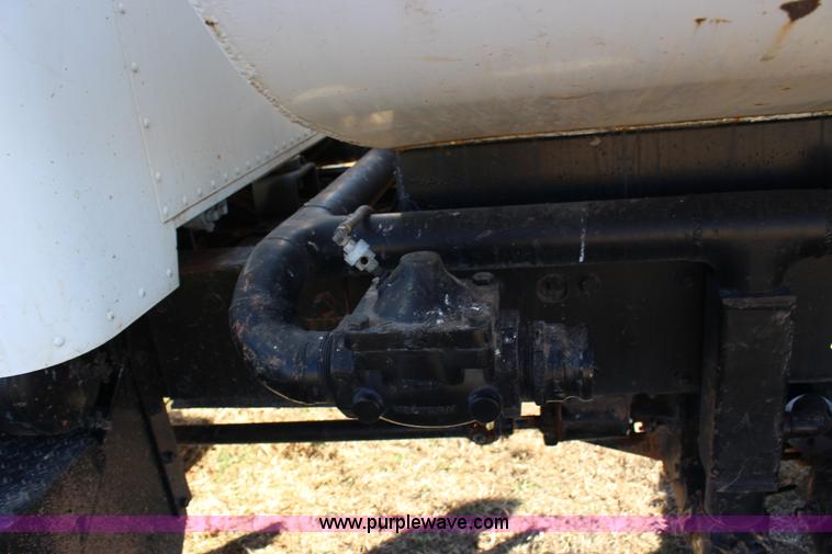 image for item L6674 1986 Peterbilt 359 water truck