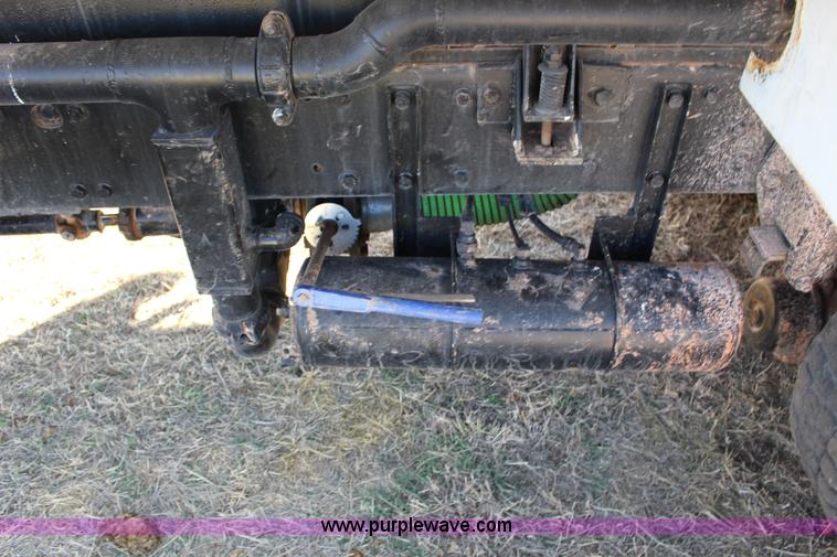 image for item L6674 1986 Peterbilt 359 water truck