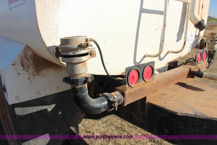 image for item L6674 1986 Peterbilt 359 water truck