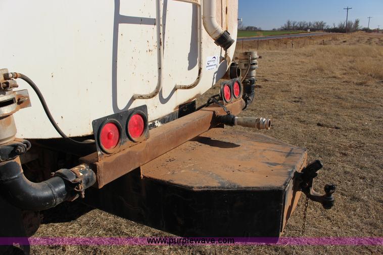 image for item L6674 1986 Peterbilt 359 water truck