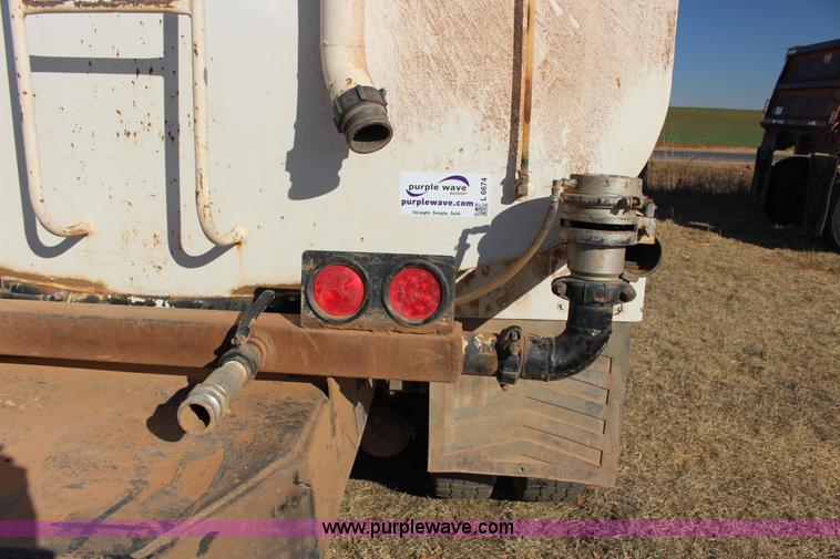 image for item L6674 1986 Peterbilt 359 water truck