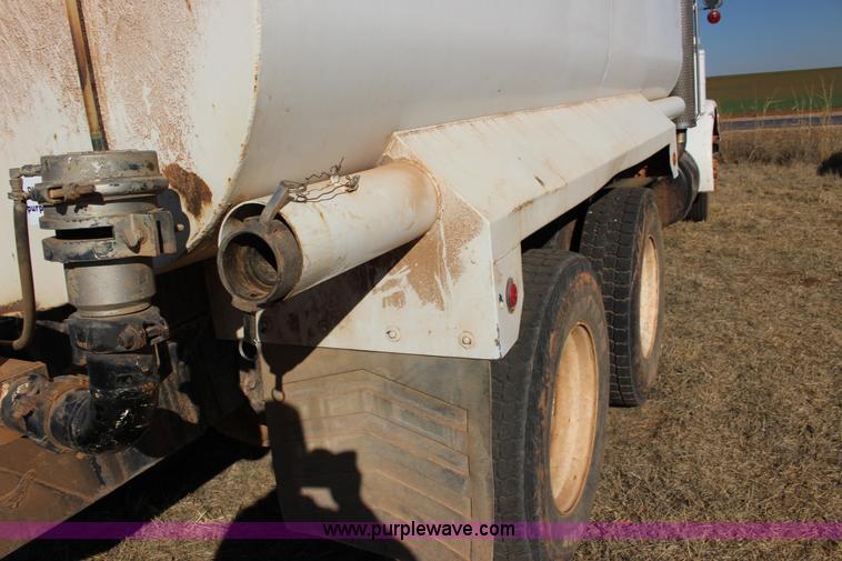 image for item L6674 1986 Peterbilt 359 water truck