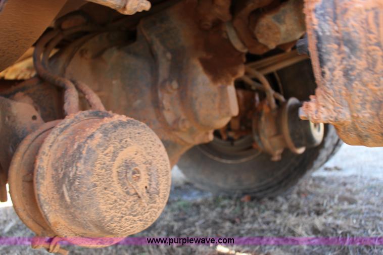 image for item L6674 1986 Peterbilt 359 water truck