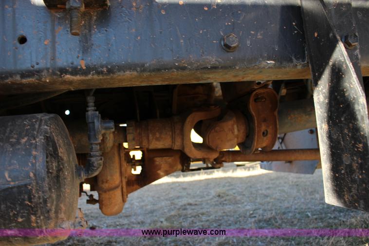 image for item L6674 1986 Peterbilt 359 water truck