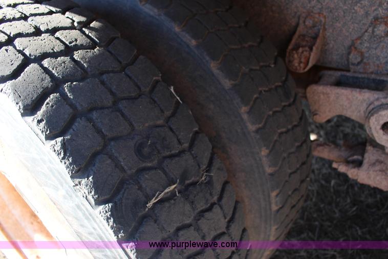 image for item L6674 1986 Peterbilt 359 water truck