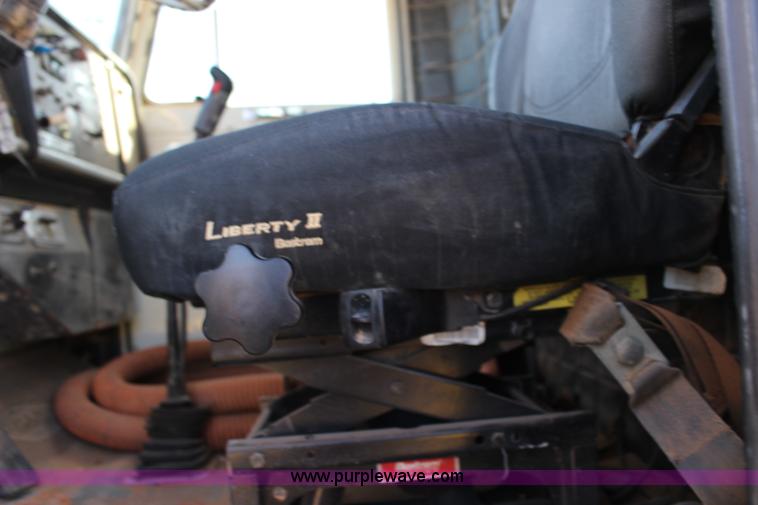 image for item L6674 1986 Peterbilt 359 water truck