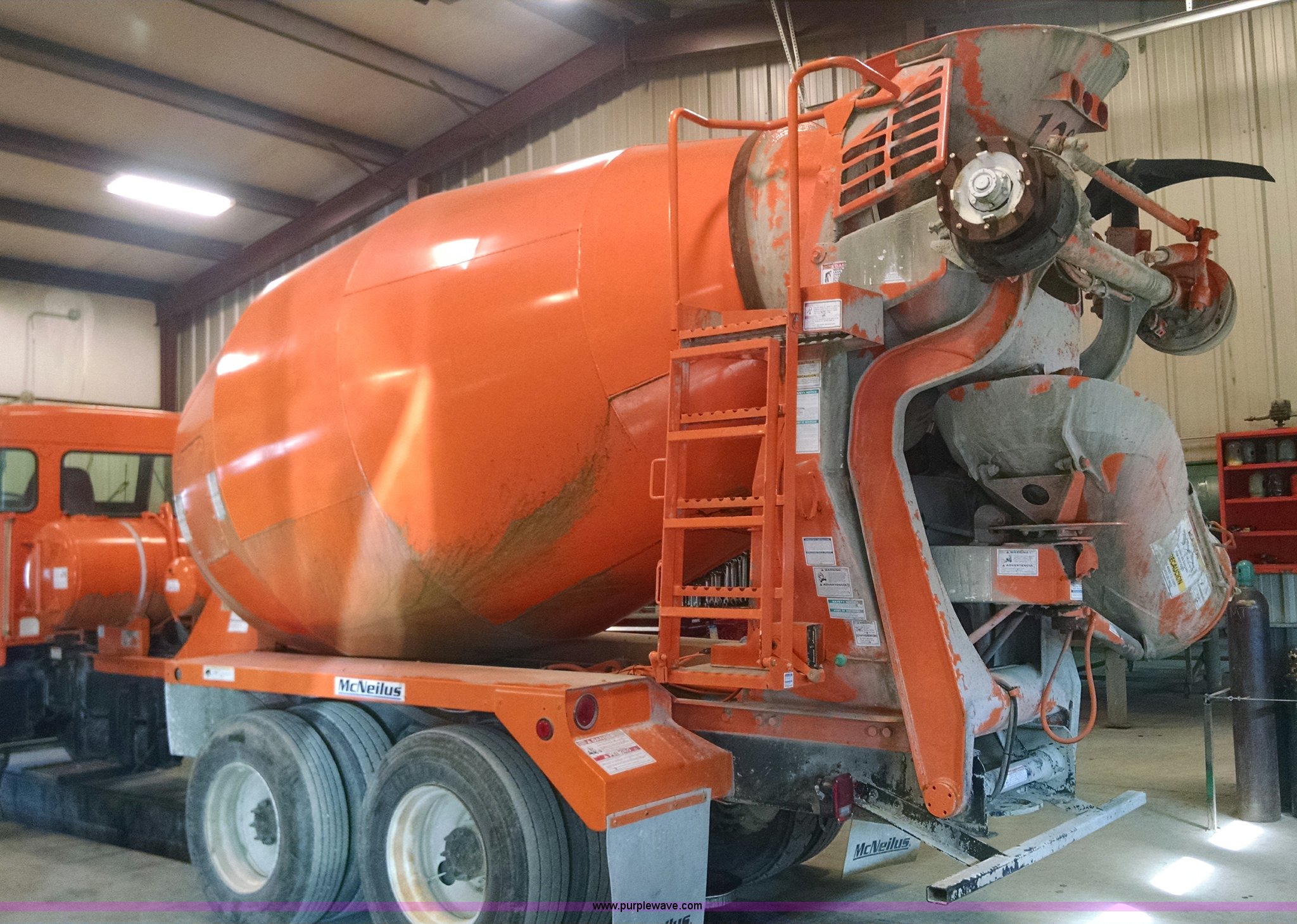 Mcneilus 11 cubic yard concrete mixer bed in Lexington, MO Item