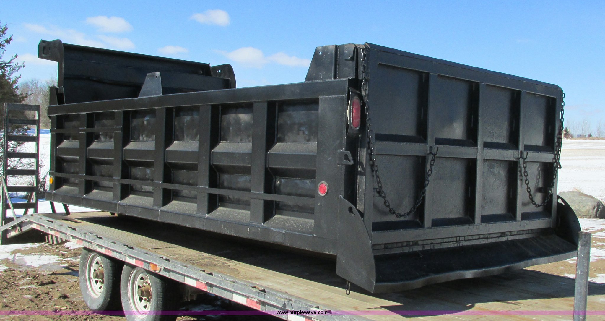 Dump truck bed in Hugo, MN Item I3773 sold Purple Wave