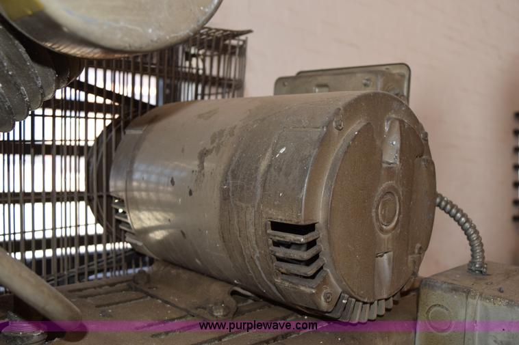 image for item BA9819 1994 Wayne TRU5N air compressor