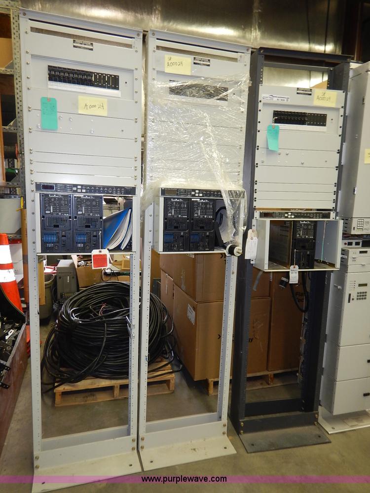 (3) Twin Pak Plus Power System Rack radios in Topeka, KS Item BC9689