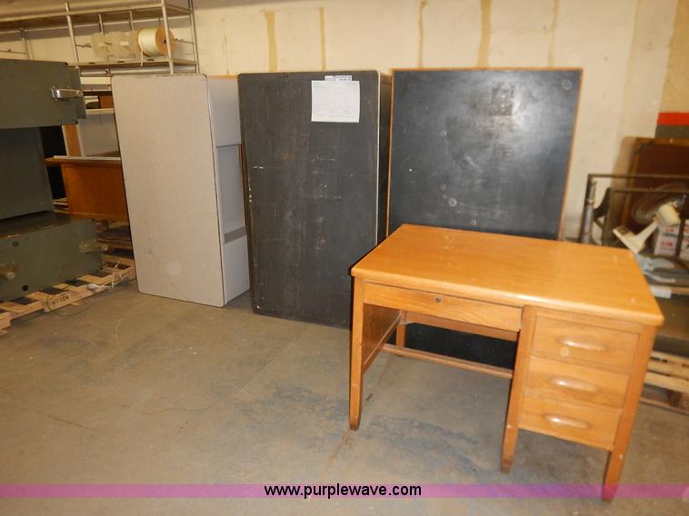 image for item BM9889 (14) assorted office desks