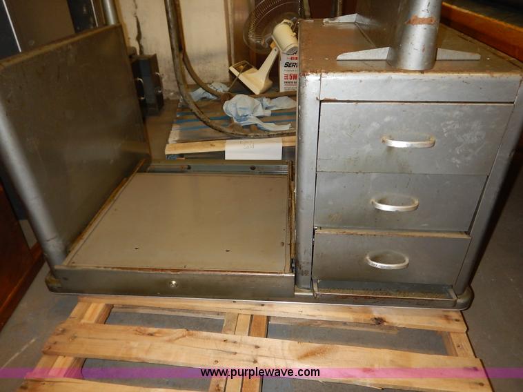 image for item BM9889 (14) assorted office desks