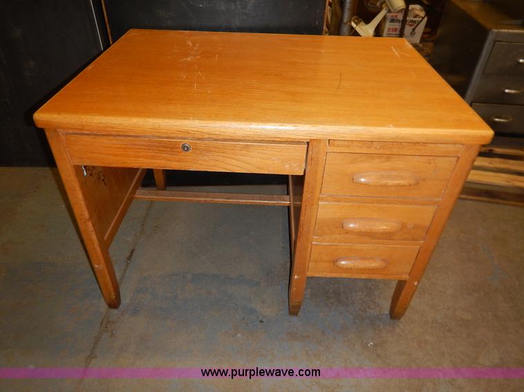 image for item BM9889 (14) assorted office desks