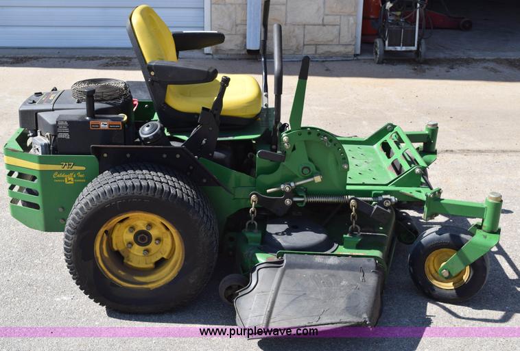 image for item BM9899 2003 John Deere 717 riding lawn mower