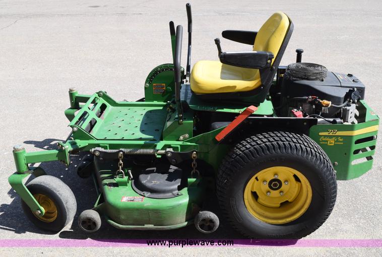image for item BM9899 2003 John Deere 717 riding lawn mower
