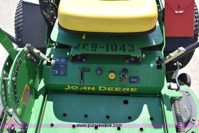 image for item BM9899 2003 John Deere 717 riding lawn mower