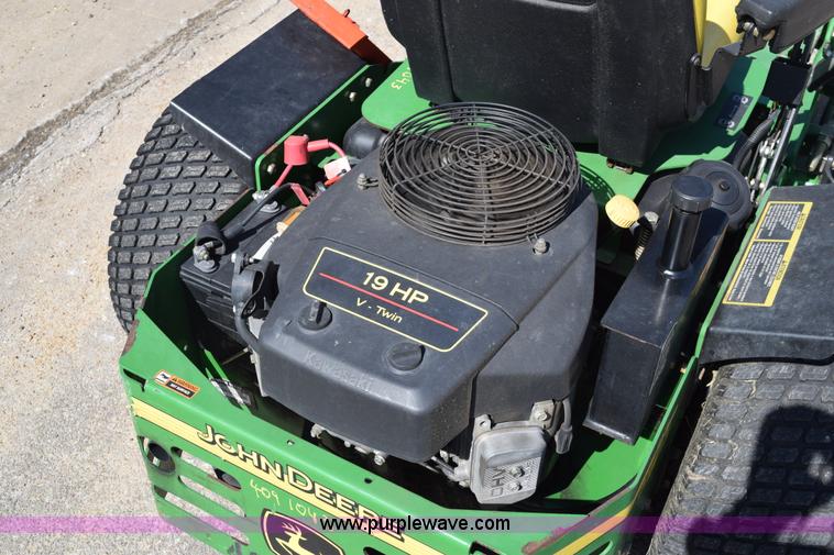 image for item BM9899 2003 John Deere 717 riding lawn mower