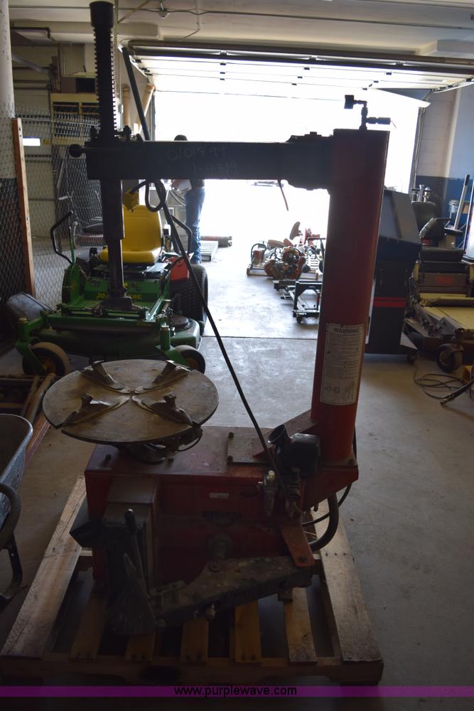 image for item BM9902 1999 Corghi A9820 tire machine