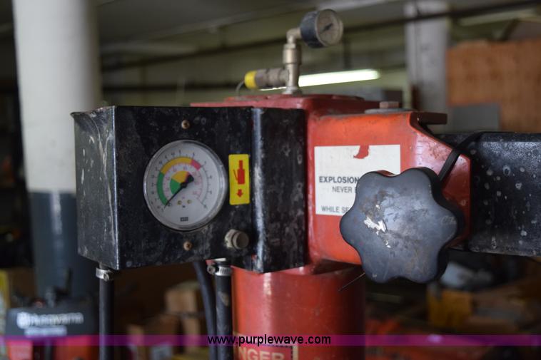 image for item BM9902 1999 Corghi A9820 tire machine