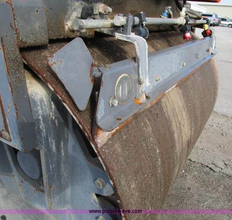 image for item D2341 2001 Hamm DV6K pneumatic roller