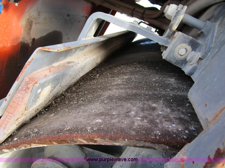 image for item D2341 2001 Hamm DV6K pneumatic roller