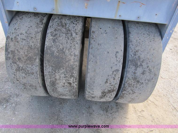 image for item D2341 2001 Hamm DV6K pneumatic roller