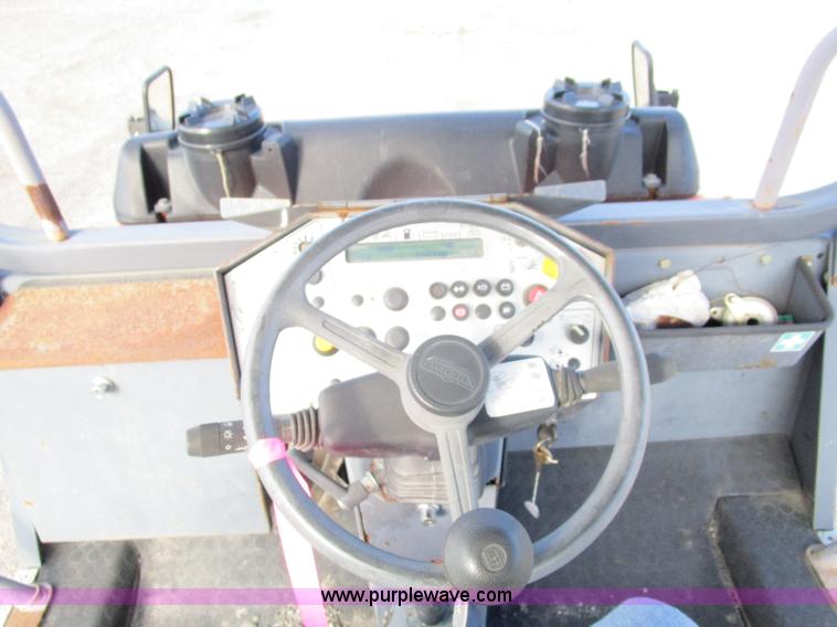 image for item D2341 2001 Hamm DV6K pneumatic roller