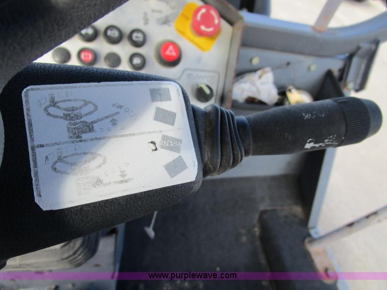 image for item D2341 2001 Hamm DV6K pneumatic roller