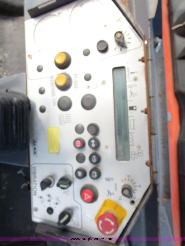 image for item D2341 2001 Hamm DV6K pneumatic roller