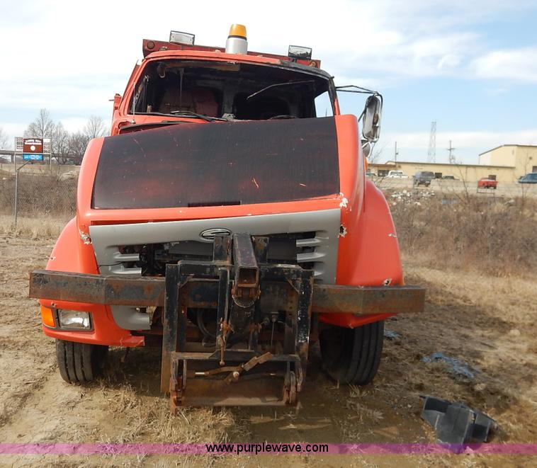 image for item I5001 2001 Sterling LT7500 dump truck
