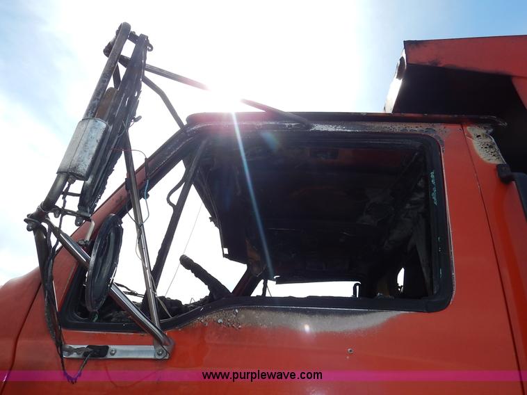 image for item I5001 2001 Sterling LT7500 dump truck