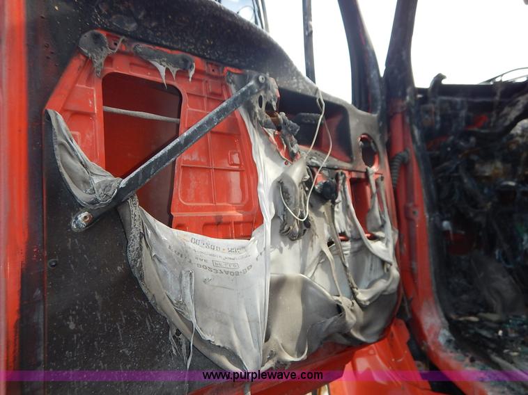 image for item I5001 2001 Sterling LT7500 dump truck