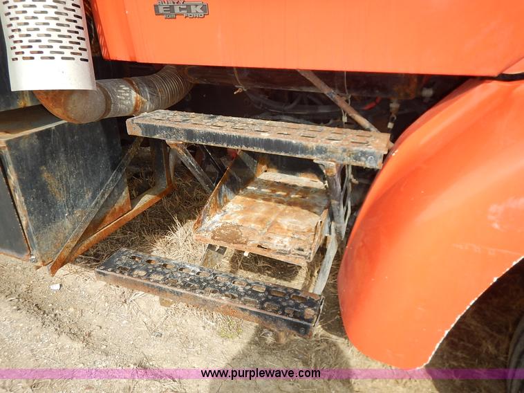 image for item I5001 2001 Sterling LT7500 dump truck