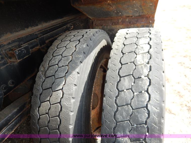 image for item I5001 2001 Sterling LT7500 dump truck