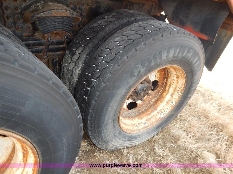 image for item I5001 2001 Sterling LT7500 dump truck