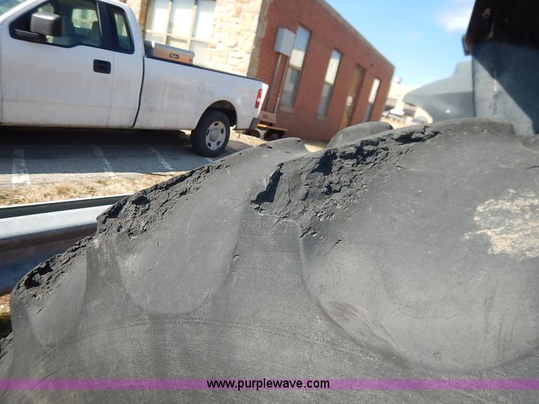 image for item I5003 1999 Ford TS100 tractor