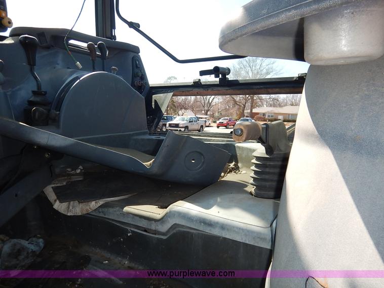 image for item I5003 1999 Ford TS100 tractor