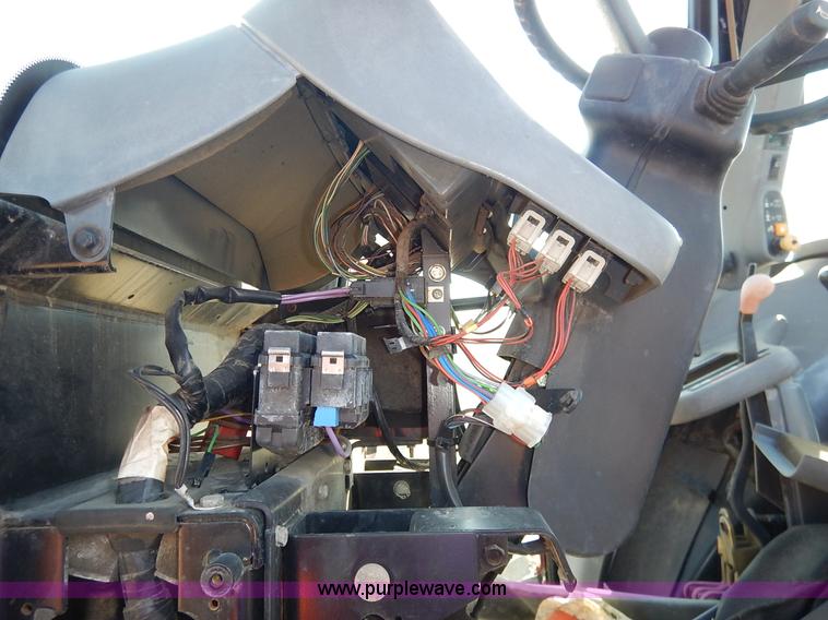 image for item I5003 1999 Ford TS100 tractor