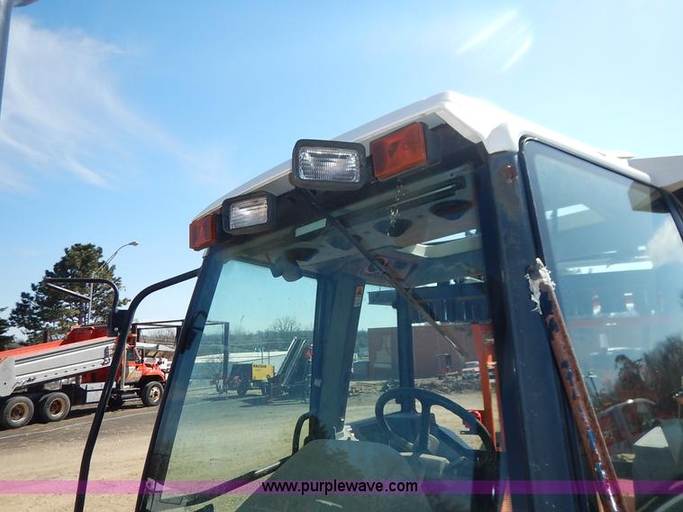 image for item I5004 1997 Ford 6640 tractor