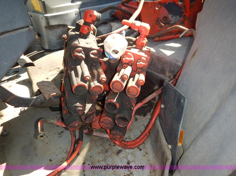 image for item I5004 1997 Ford 6640 tractor