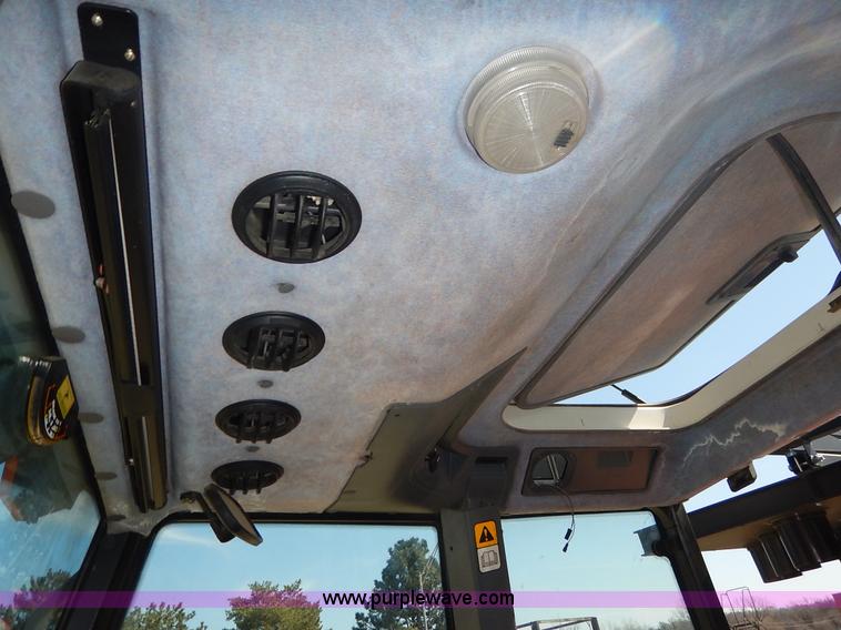 image for item I5004 1997 Ford 6640 tractor