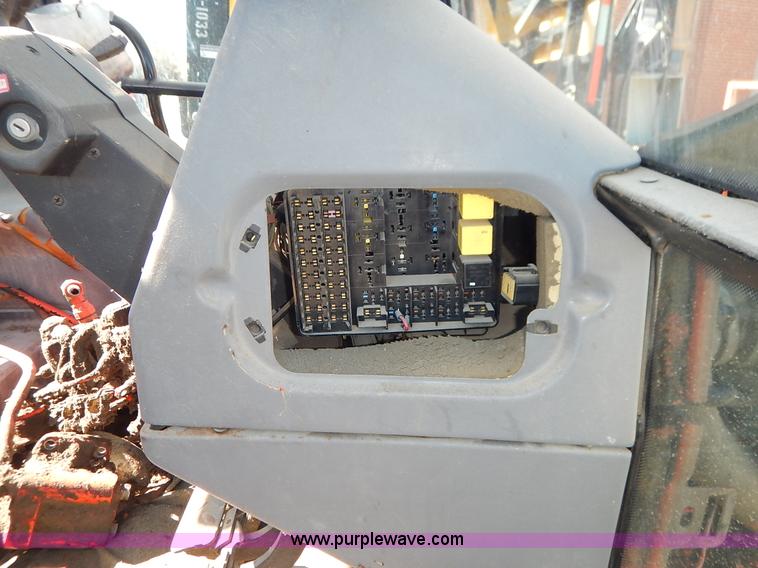 image for item I5004 1997 Ford 6640 tractor