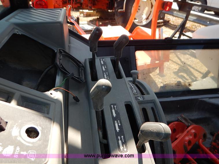 image for item I5004 1997 Ford 6640 tractor